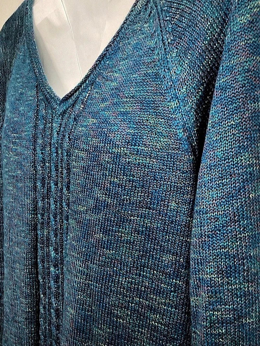 Carolyn Taylor Women's V-Neck Pullover Stretchy Sweater in Blue